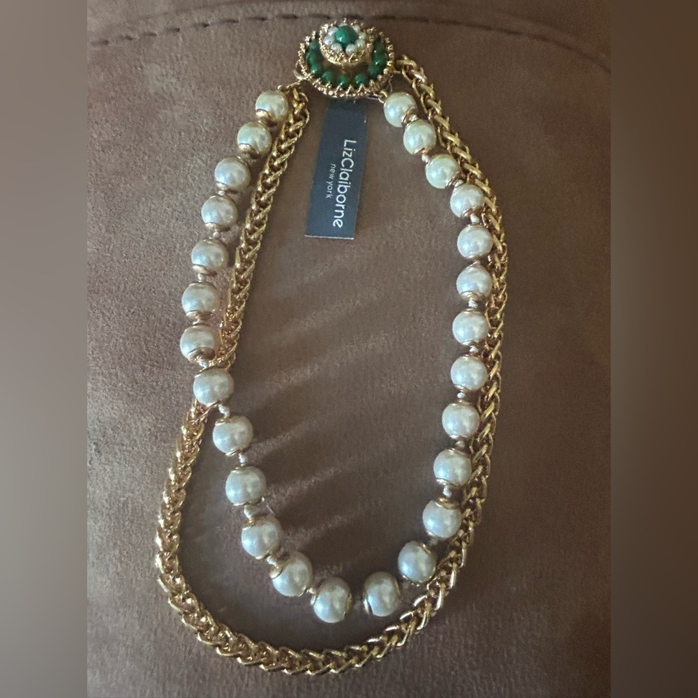 Liz Claiborne Gold Chain Necklace with Pearl Beads Green Accent NWT